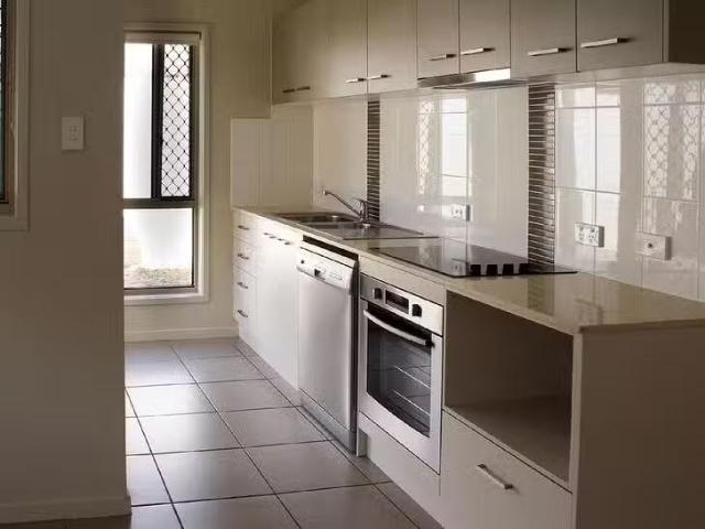 Cheap 2/15 Essington Mews, Leichhardt, QLD 4305