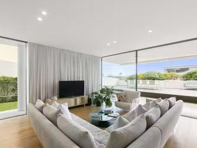 Nice 2/160 Ramsgate Avenue, North Bondi, NSW 2026