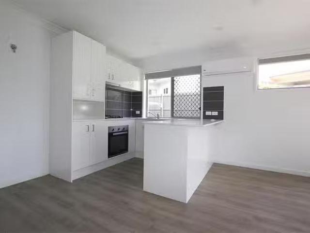 Just in! 2/16 Appian Way, Loganlea, QLD 4131