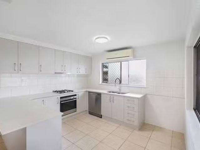For Rent! 2/16 Kauri Street, Manoora, QLD 4870
