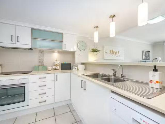 Cozy 2/16 Sunbird Street, Burleigh Waters, QLD 4220