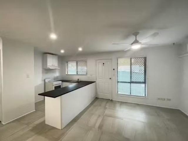 For Rent! 2/16 Second Avenue, Palm Beach, QLD 4221 Duplex /.