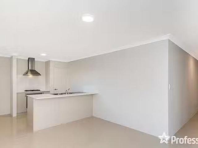Deal! 2/16 Vickers Road, Baldivis, WA 6171