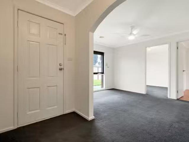 Cozy 2/17 Northern Crescent, Craigieburn, VIC 3064