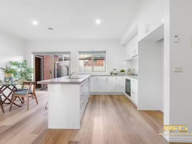 New 2/17 Adelaide St, St Albans VIC 3021