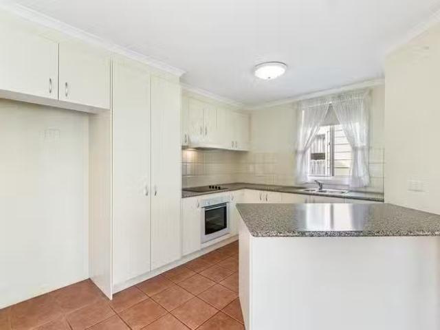 Cozy 2/17 Sylvia Road, Beaconsfield, VIC 3807