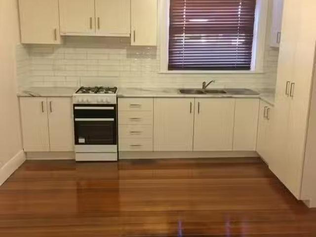Rental! 218 Mansfield Street, Thornbury VIC 3071