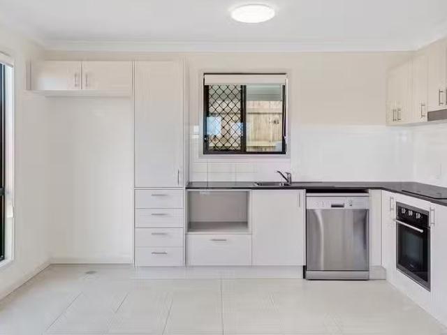 Just in! 2/18 Dalby Street, Holmview, QLD 4207