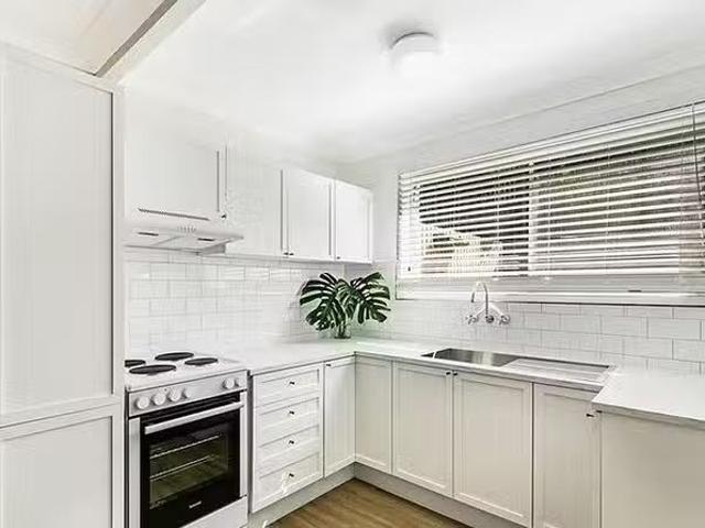 Just in! 2/18 Glendower Street, Mount Lofty, QLD 4350