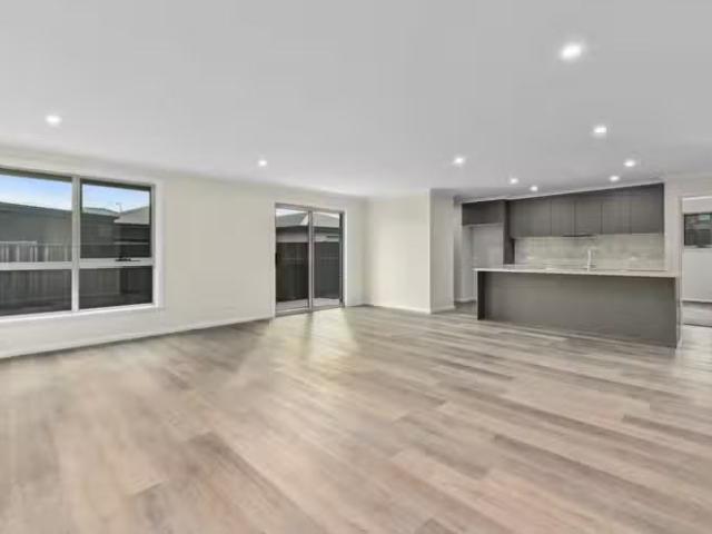 Nice 2/18 Sandscape Court, HADSPEN, TAS 7290 Villa for Rent