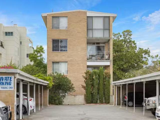 Cheap 2/18 The Avenue, Crawley, WA 6009