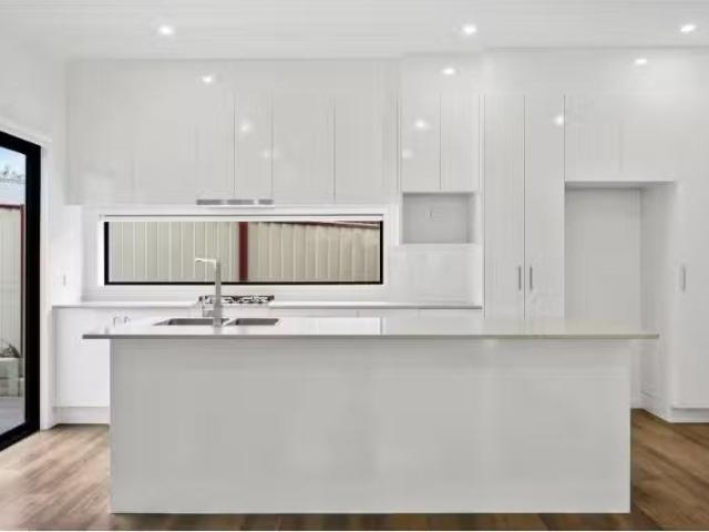 Rental! 2/19 Anthony Street, Lake Illawarra Townhouse for rent.