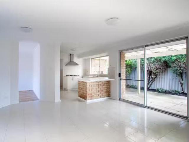 Deal! 2/103 Zenobia Street, Palmyra, WA 6157