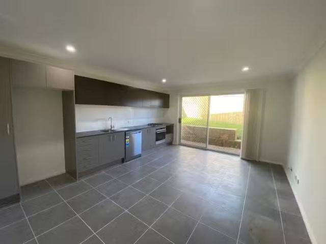 Rental! 2/109 Talleyrand Circuit, GRETA Apartment for rent Li.
