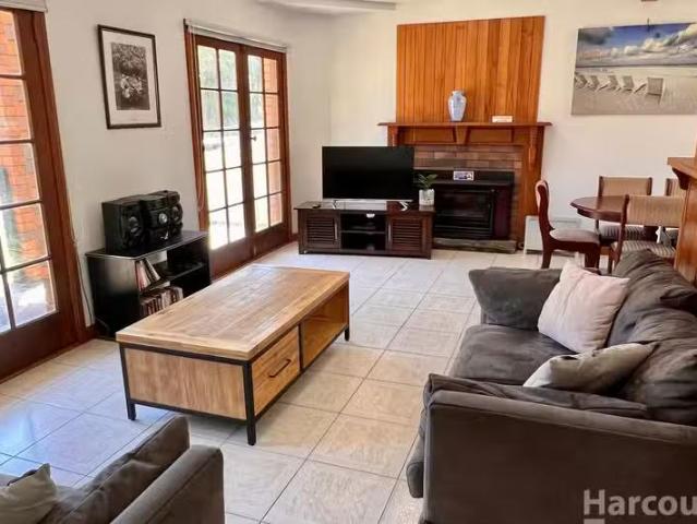 Charming 2/10 Memorial Avenue, South West Rocks, NSW 2431 Ho.