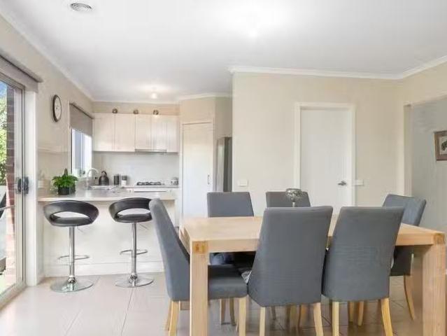Charming 2/10 Talpa Crescent, Corio, VIC 3214