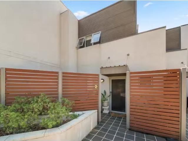 Unique 2/10 Tasman Place, LYONS Townhouse for rent Listed by.