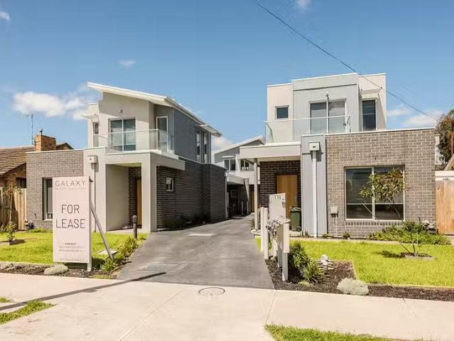 Just in! 2/115 Outhwaite Road, Heidelberg West VIC 3081