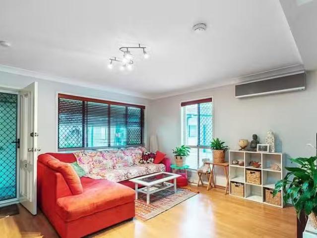 Nice 2/11 Railway Street, Mudgeeraba, QLD 4213