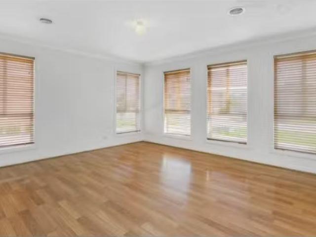 For Rent! 2/11 13 Palmer Drive, NARRE WARREN Townhouse for ren.