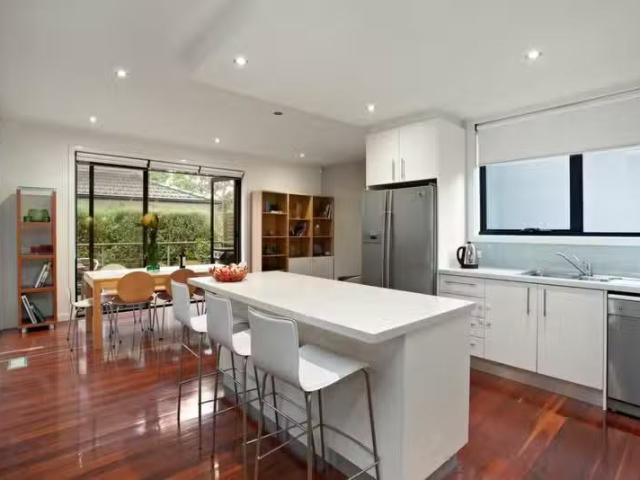 Deal! 2/1232 Old Burke Road, Kew East VIC 3102 Townhouse For.