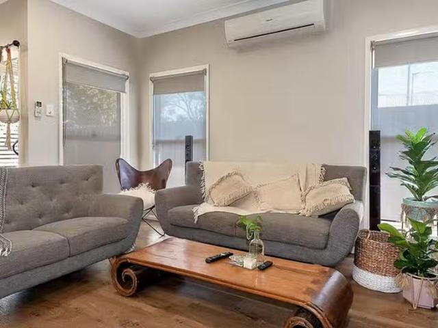 Rental! 2/124C Holberton Street, Newtown, QLD 4350