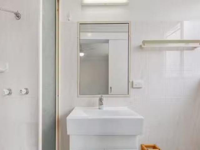 Charming 2/137 Baines Street, KANGAROO POINT, QLD 4169 Unit.