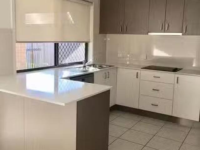 For Rent! 2/13 Moreton Drive, Rural View, QLD 4740