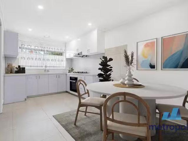 Just in! 2/1 3 Mcfadzean Avenue, Reservoir, VIC 3073