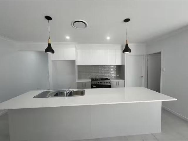Charming 21 Charlotte Court, Kawungan, QLD 4655