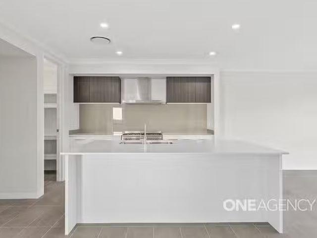 Rental! 21 birdatoo Crescent, Calderwood, NSW 2527