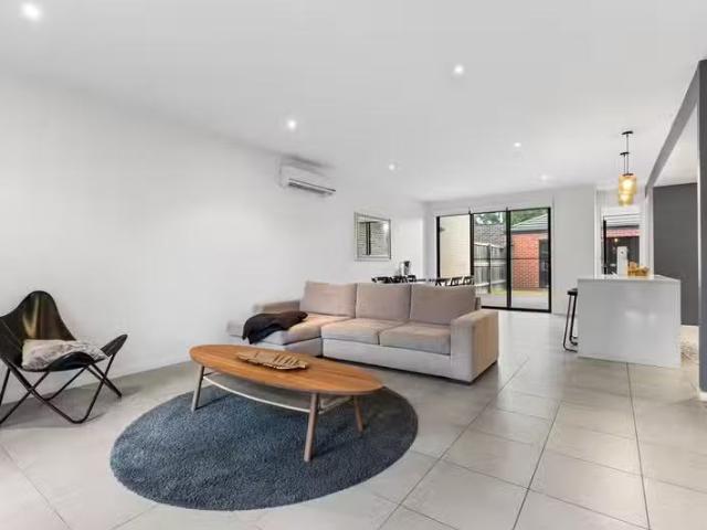 Rental! 21 Evergreen Boulevard, Clayton South VIC 3169