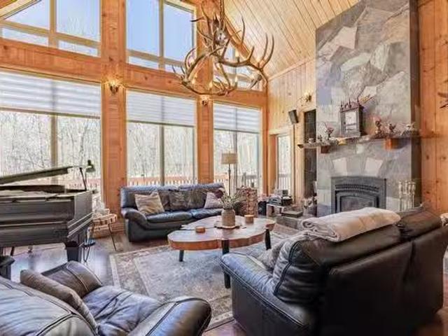 Nice 21 Imp. Des Grands Montets, Lac Supérieur, QC, J0T 1P0.