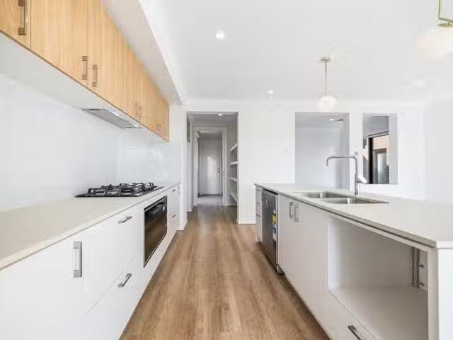 Deal! 21 Rivella Drive, Clyde North, VIC 3978