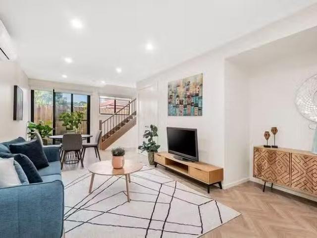 Cheap 2/243 Oriel Road, Heidelberg West, VIC 3081