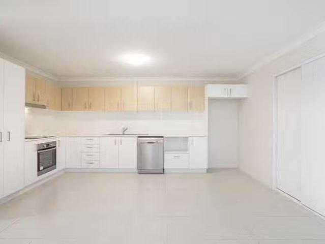 Unique 2/24 Banksia Place, Palmwoods, QLD 4555