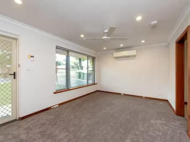 Deal! 2/25 Lichfield Street, Victoria Park, WA 6100