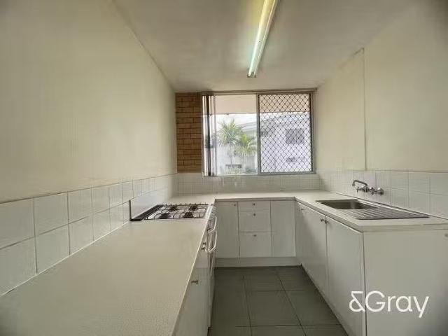 Charming 2/27 Burrai Street, Morningside, QLD 4170