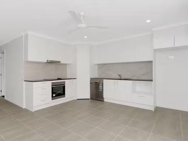 Unique 2/27 Soe Street, Redbank, QLD 4301