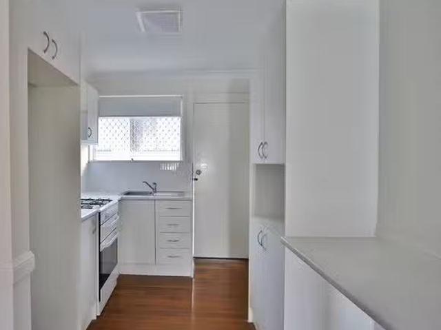 Cozy 2/29 Arnold Street, Holland Park, QLD 4121