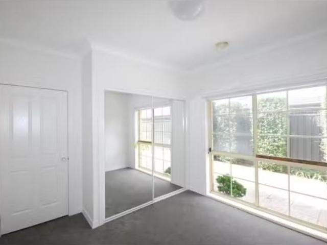 Just in! 2/29 Surrey Street, PASCOE VALE Apartment for rent L.