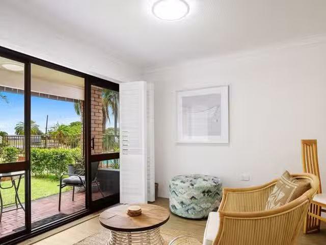 Charming 2/20 Dunlop Court, Mermaid Waters, QLD 4218 Townhou.