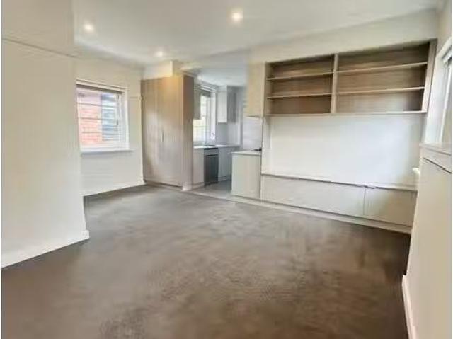 Deal! 2/21 Henry Street, Windsor VIC 3181