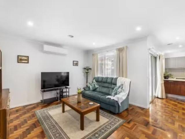 For Rent! 2/222 Morack Road, Vermont South VIC 3133 Unit Auc.