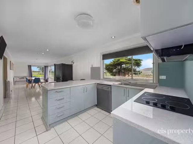 Deal! 222 Denholms Road, Cambridge, TAS 7170