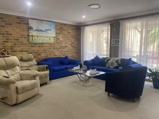 Unique 2/22 Windward Close, CORLETTE Townhouse for rent Liste.
