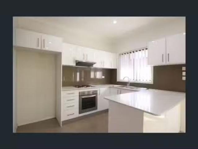 New 2/22 24 Chrysanthemum Avenue, LURNEA House for rent Liste.