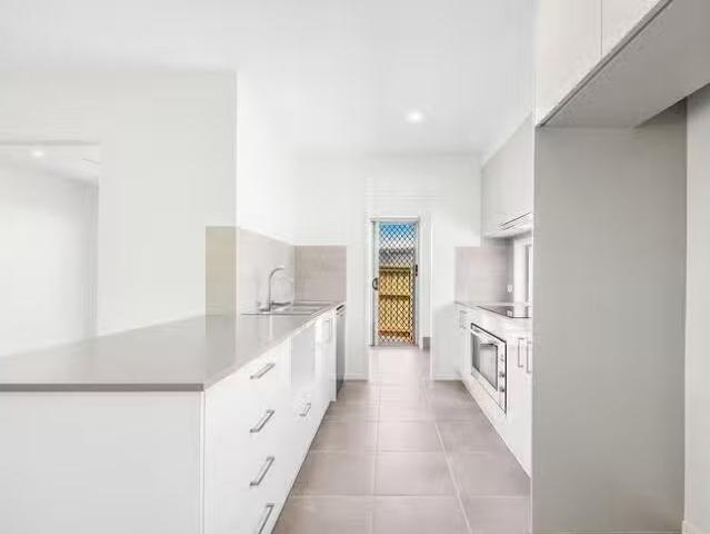 Just in! 2/23 Abode Way, Kawungan, QLD 4655