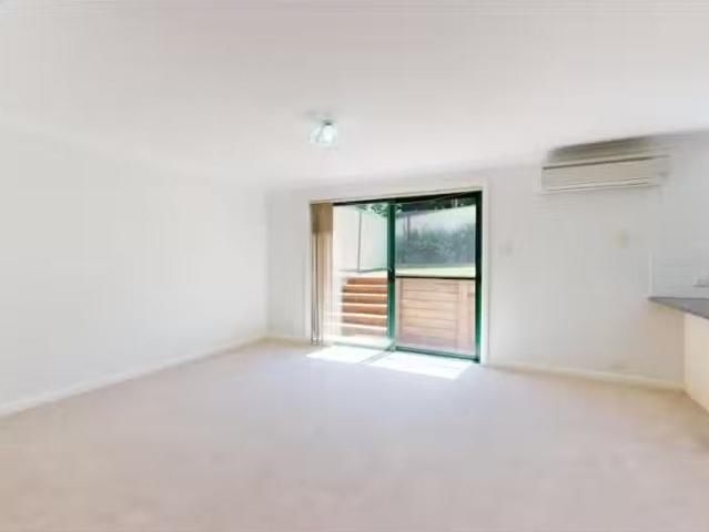 For Rent! 2/23 Cavalier Crescent, Valentine Townhouse for rent.