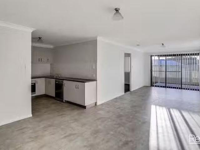 Deal! 2/23 Cinnamon Drive, Glenvale, QLD 4350